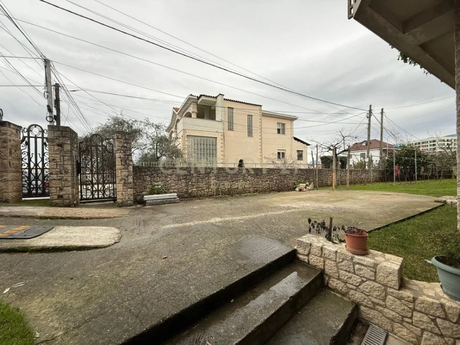 Tirane, jepet me qera apartament 1+1 Kati 1, 40 m² 300 € (Kodra e Priftit)