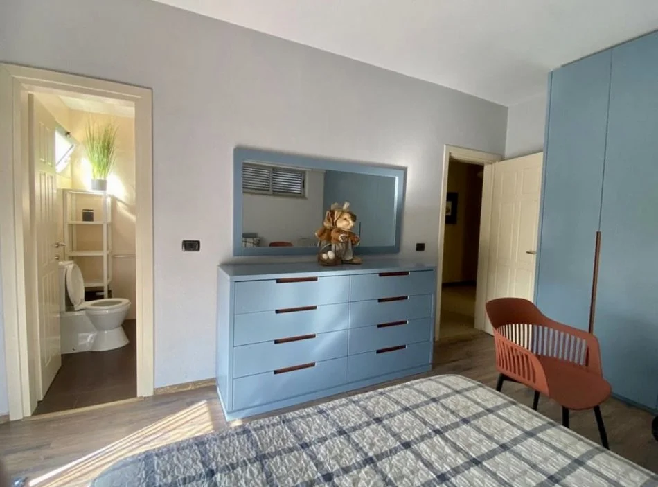 Tirane, jepet me qera apartament 2+1 Kati 5, 120 m² 850 € (Hoxha Tahsim)