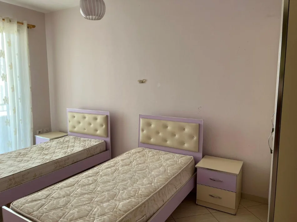 Tirane, ndarje qeraje 2+1+Ballkon Kati 8, 90 m² 400 € (Tom plezha)