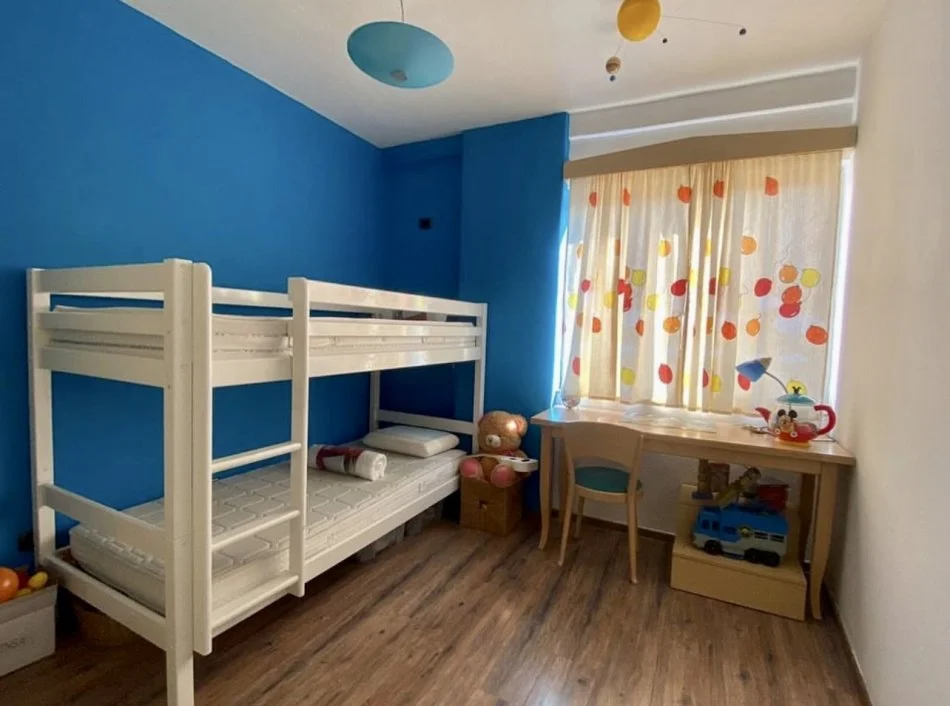 Tirane, jepet me qera apartament 2+1 Kati 5, 120 m² 850 € (Hoxha Tahsim)