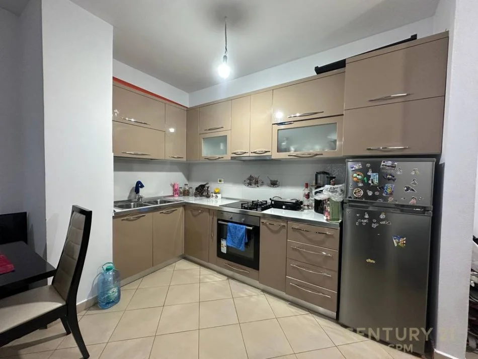 Tirane, shes apartament 1+1 Kati 5, 72 m² 85.000 € (Kamez)