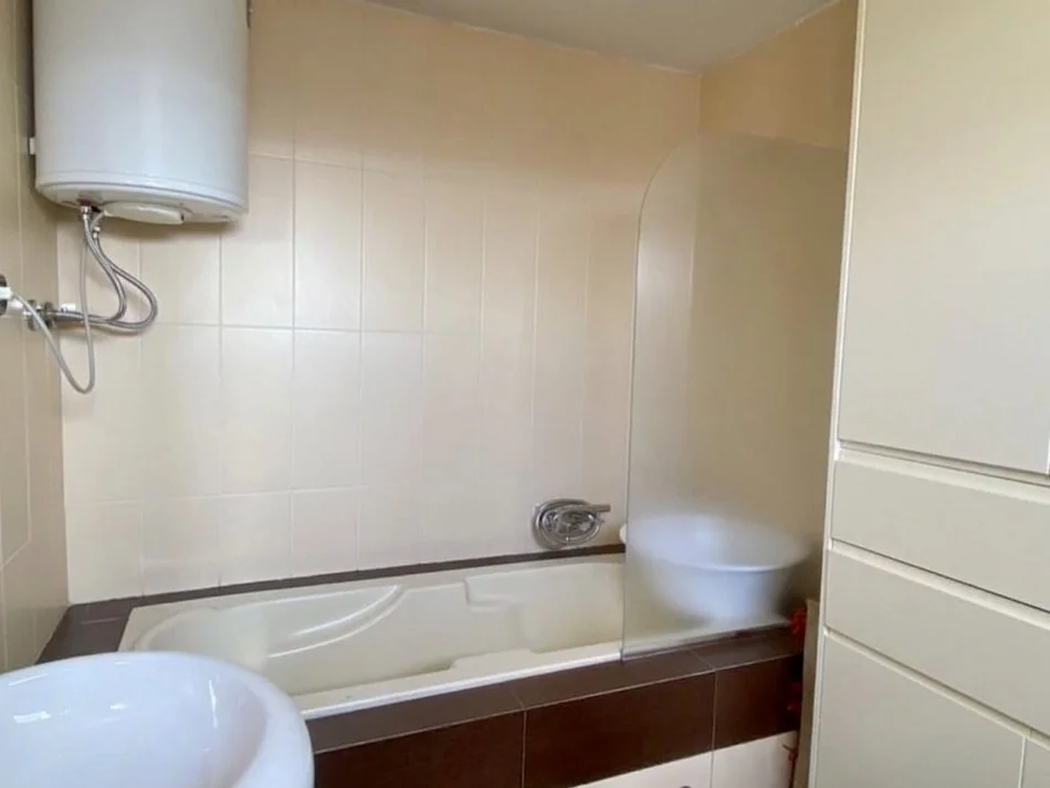 Tirane, jepet me qera apartament 2+1 Kati 5, 120 m² 850 € (Hoxha Tahsim)