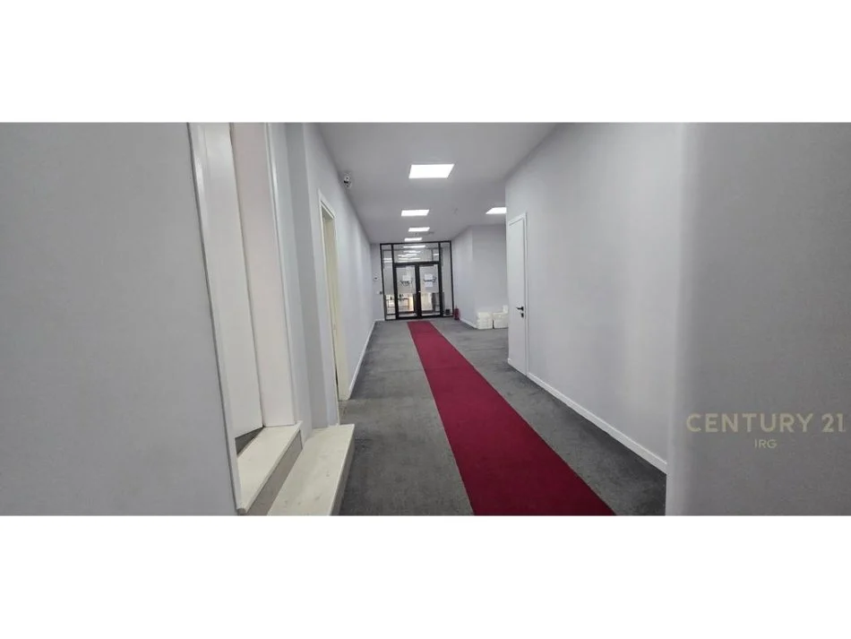 Tirane, jap me qera ambjent biznesi Kati 1, 452 m² 5.000 € (Rruga Hoxha Tahsim)