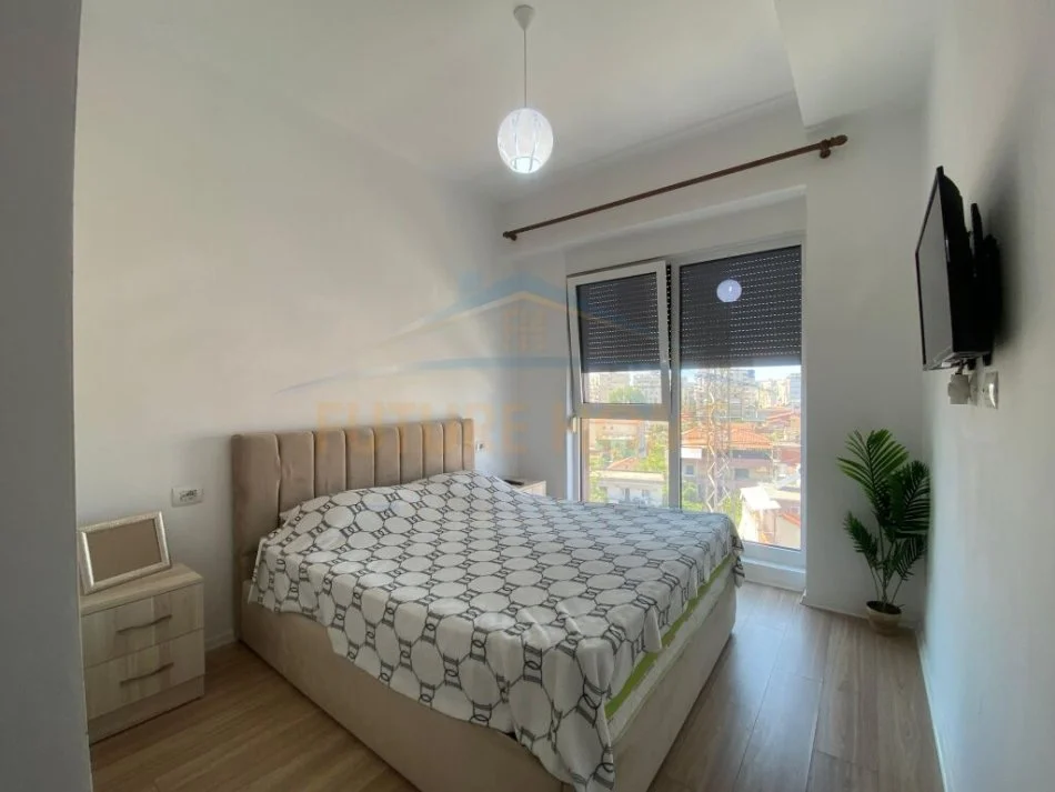 Tirane, jepet me qera apartament 2+1+Ballkon Kati 5, 90 m² 600 € (Rruga e Burgut Kontakti)