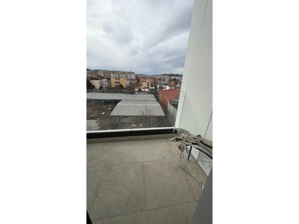 Tirane, jepet me qeraapartament 2+1 Kati 3, 98 m² (Sheshi Shqiponja)