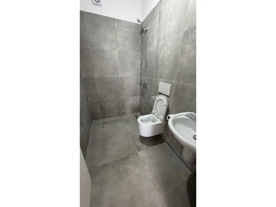 Tirane, jepet me qeraapartament 2+1 Kati 3, 98 m² (Sheshi Shqiponja)