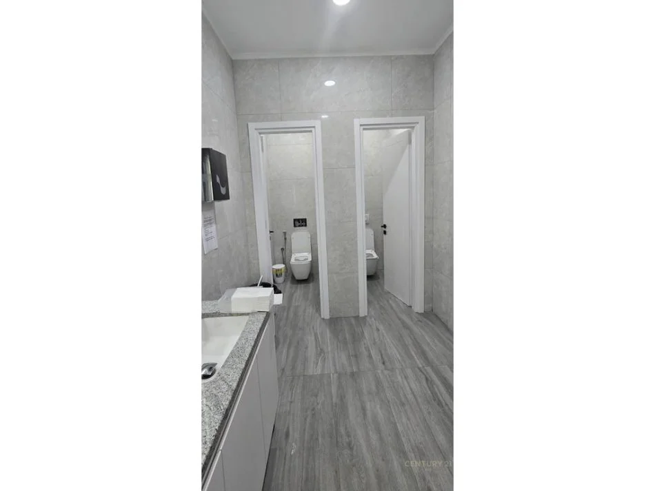 Tirane, jap me qera ambjent biznesi Kati 1, 452 m² 5.000 € (Rruga Hoxha Tahsim)