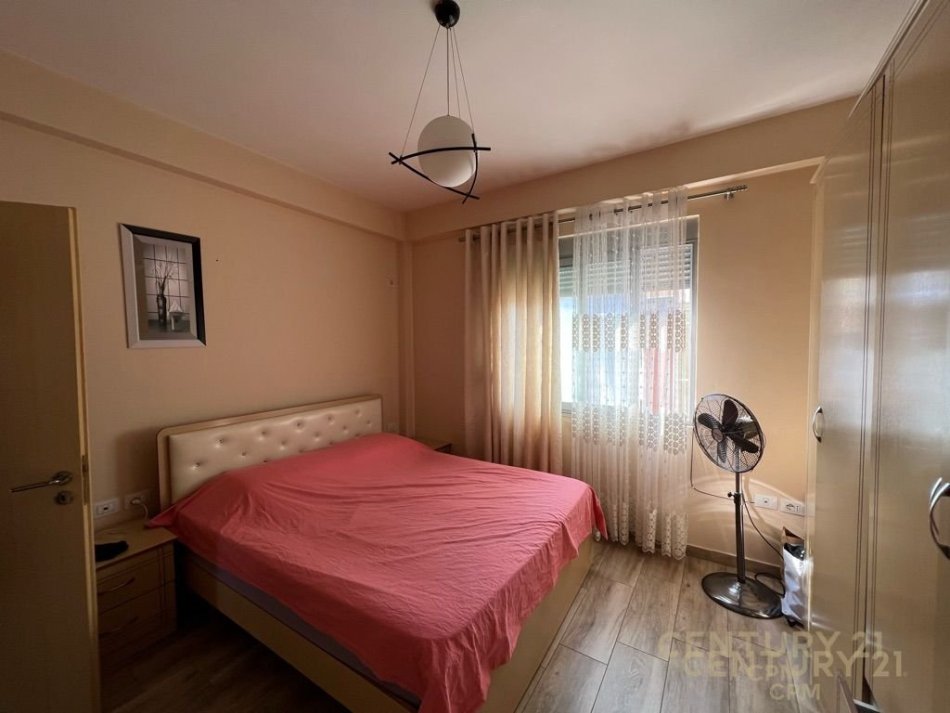 Tirane, jepet me qera apartament 1+1 Kati 5, 65 m² 550 € (Komuna Parisit)