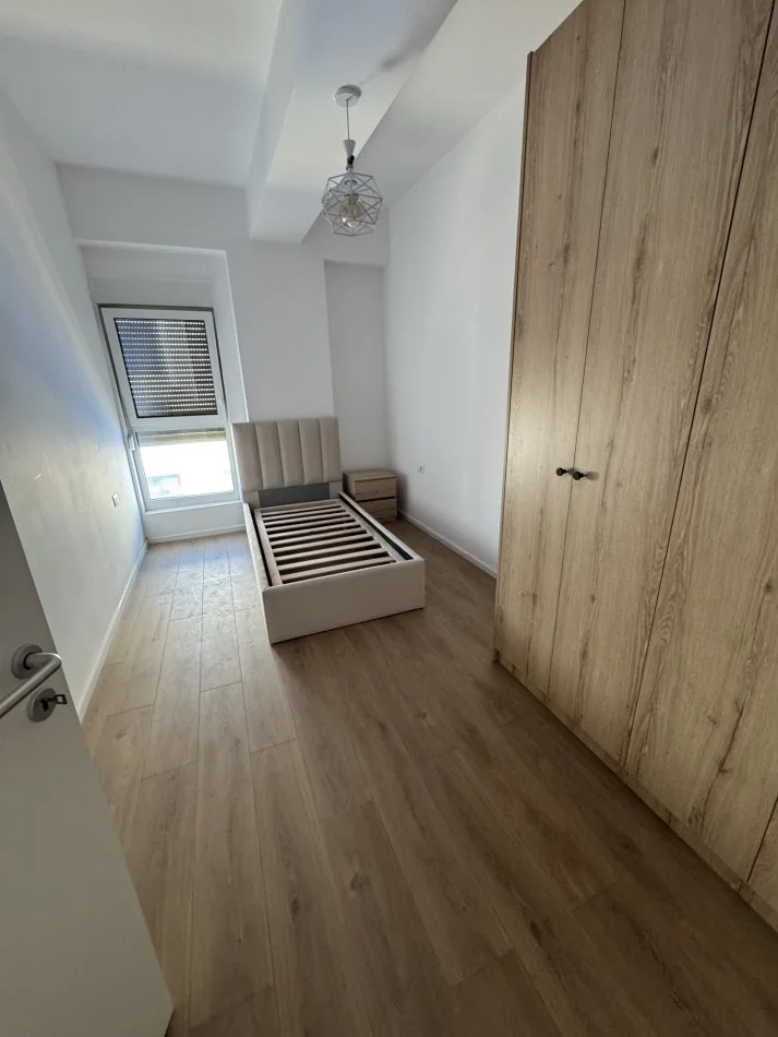 Tirane, jepet me qera apartament 2+1 Kati 5, 100 m² 550 € (Ali demi)