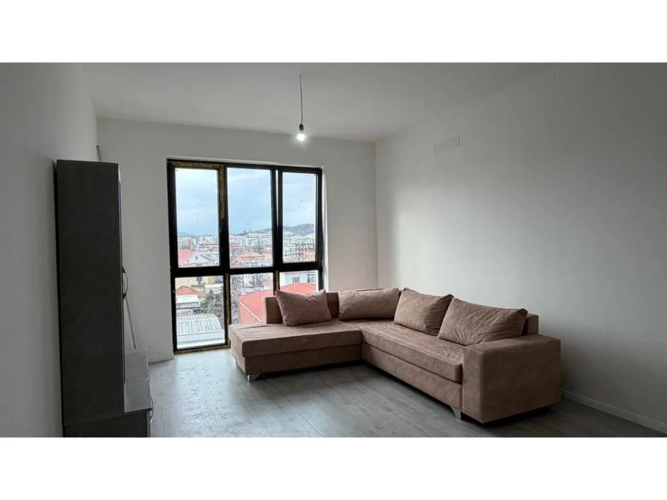 Tirane, jepet me qeraapartament 2+1 Kati 3, 98 m² (Sheshi Shqiponja)