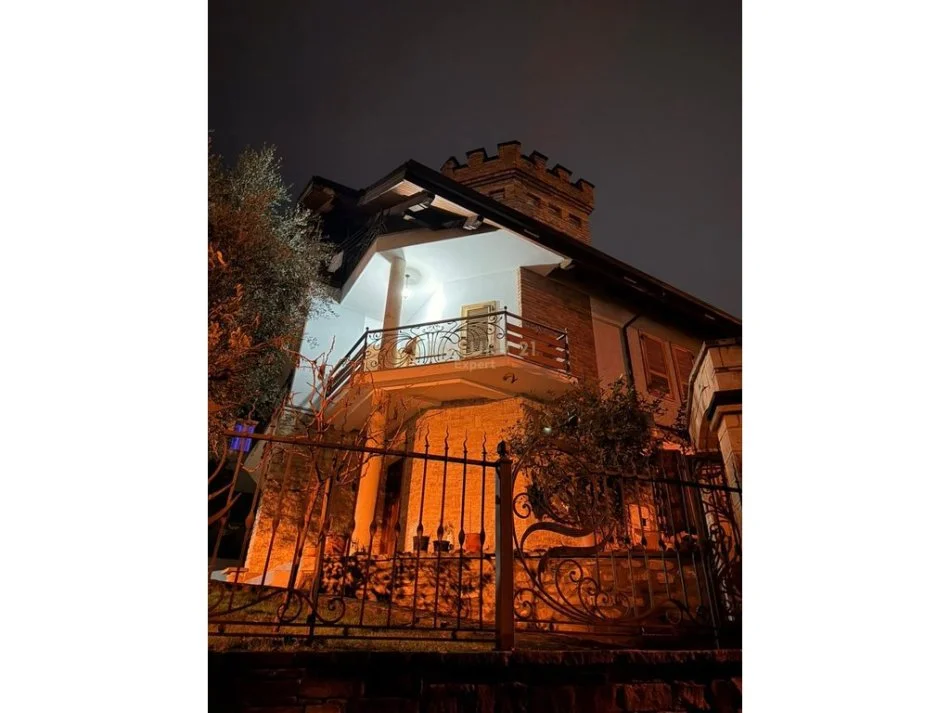 Tirane, jepet me qera Vile 3 Katshe Kati 3, 500 m² 3.500 € 