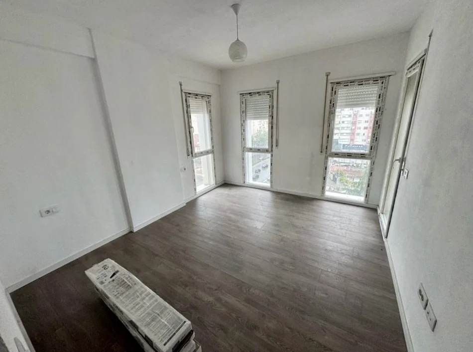 Tirane, jepet me qera apartament 2+1+Ballkon Kati 6, 98 m² 400 € (Dritan Hoxha)