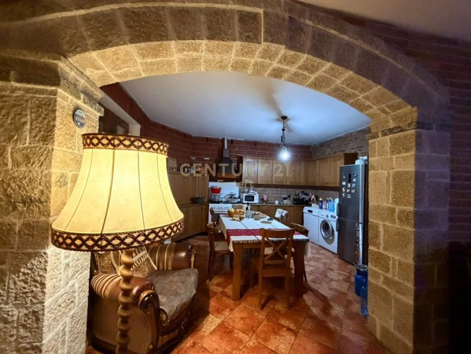 Tirane, jepet me qera Vile 3 Katshe Kati 3, 500 m² 3.500 € 