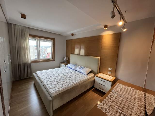 Tirane, jepet me qera apartament 2+1+BLK Kati 5, 95 m² 450 Euro (Kryqëzimi i 21 Dhjetorit)