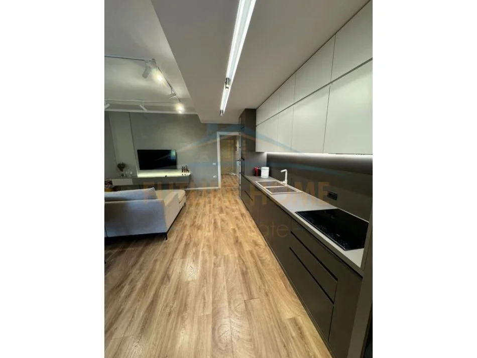 Tirane, shitet apartament 2+1+2+postparkimi , 111 m² (Rruga e Dibres Farmacia 10)