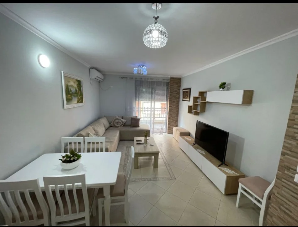 Tirane, jepet me qera apartament 1+1+Aneks+Ballkon Kati 4, 74 m² 550 € (Liqeni Thate)