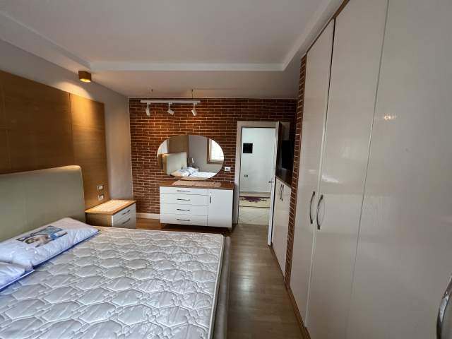 Tirane, jepet me qera apartament 2+1+BLK Kati 5, 95 m² 450 Euro (Kryqëzimi i 21 Dhjetorit)