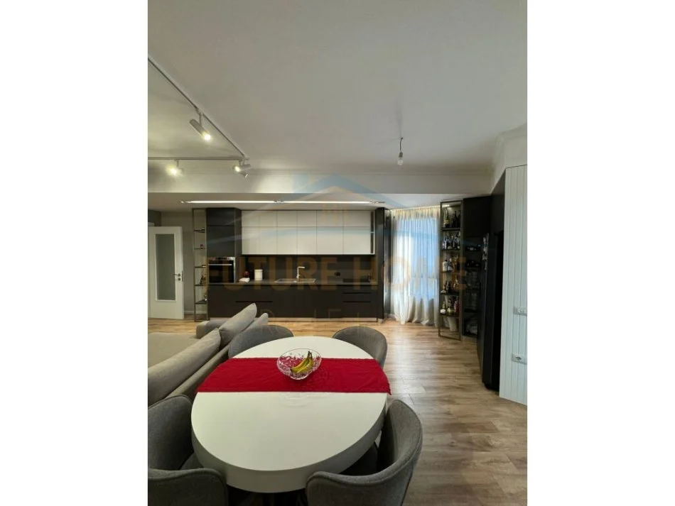 Tirane, shitet apartament 2+1+2+postparkimi , 111 m² (Rruga e Dibres Farmacia 10)