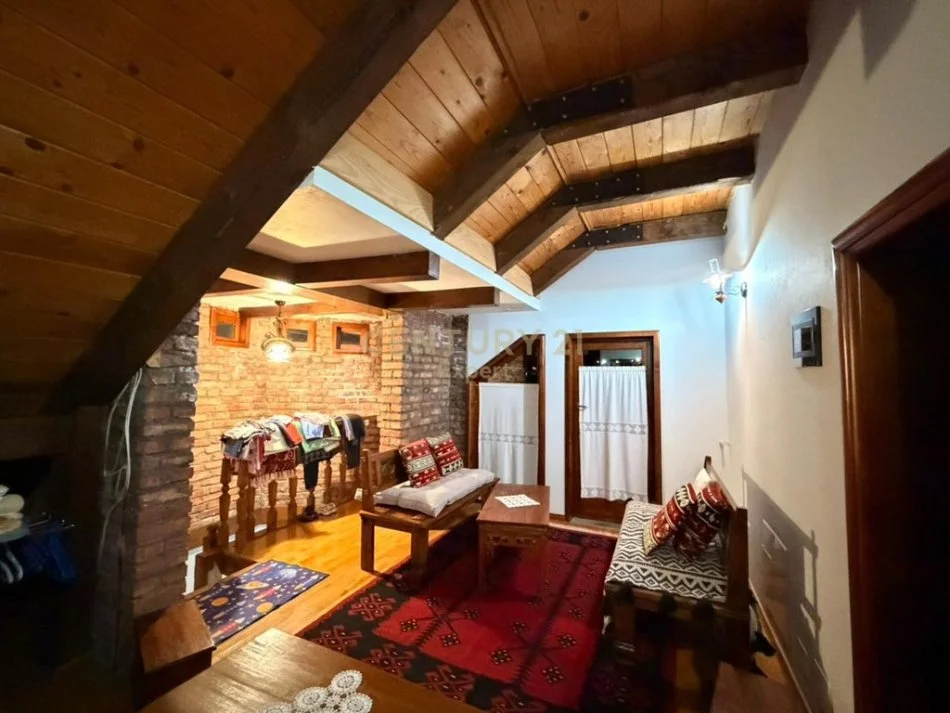 Tirane, jepet me qera Vile 3 Katshe Kati 3, 500 m² 3.500 € 