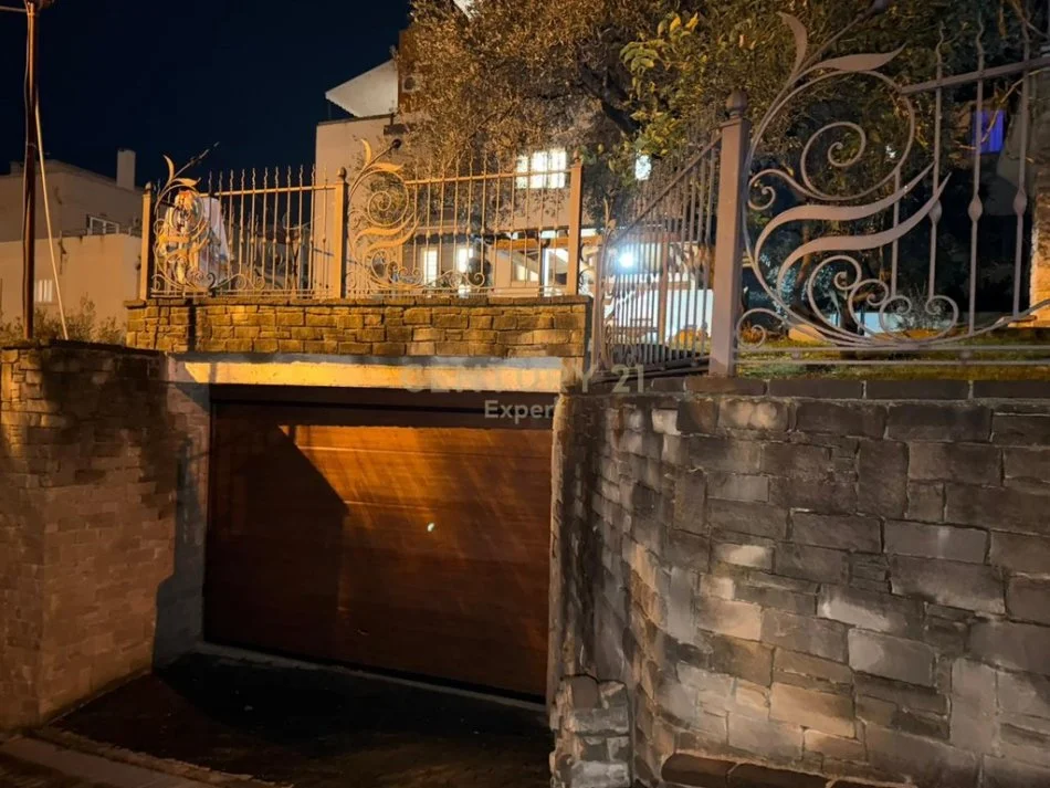 Tirane, jepet me qera Vile 3 Katshe Kati 3, 500 m² 3.500 € 