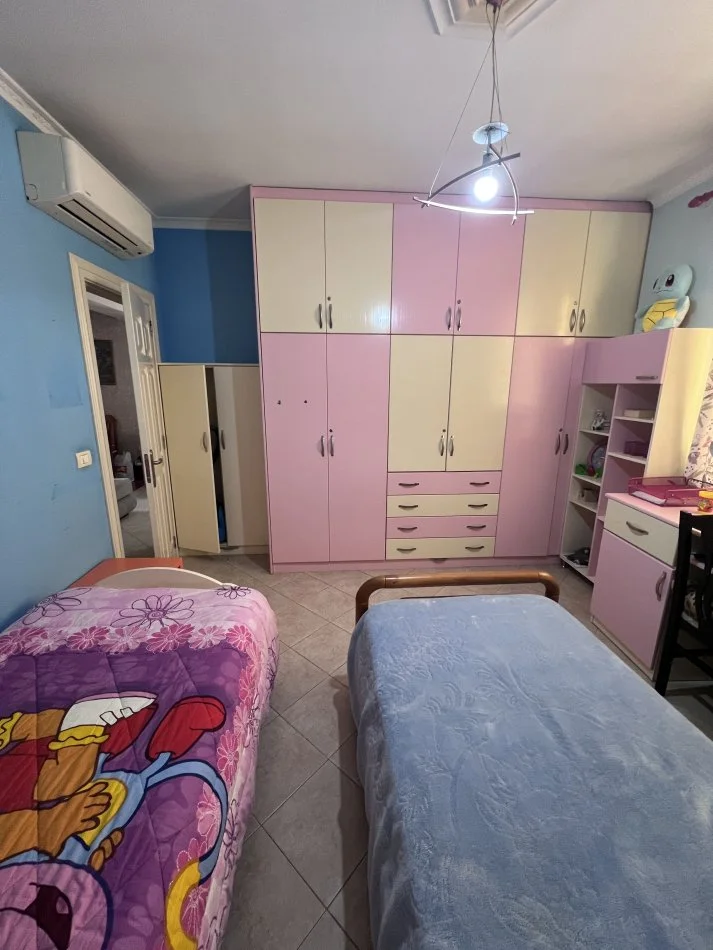 Tirane, jepet me qera apartament 2+1+Aneks+Ballkon Kati 3, 93 m² 550 € (Rruga Irfan Tomini)