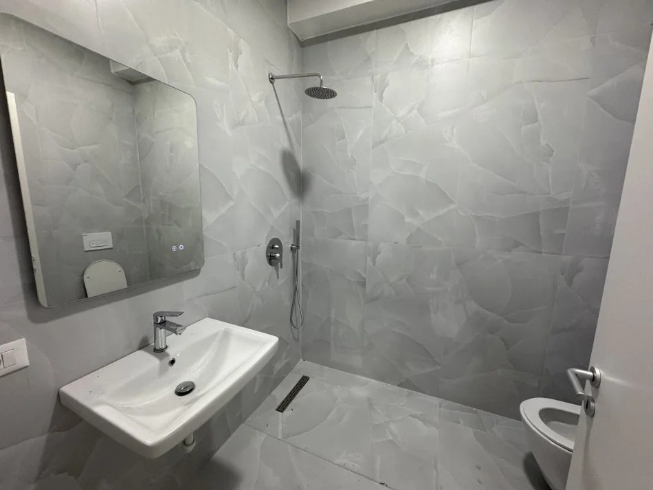 Tirane, jepet me qera apartament 2+1 Kati 5, 100 m² 550 € (Pasho hysa)