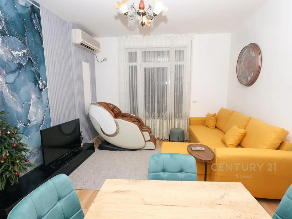 Tirane, jepet me qera apartament 2+1 Kati 2, 95 m² 1.000 € (Kopshti botanik)