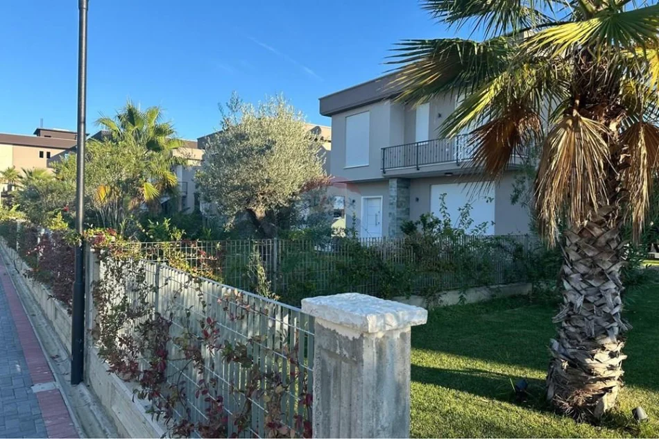 Durres, shitet Vile 3+1 , 372 m² 350.000 € (Hamallaj)