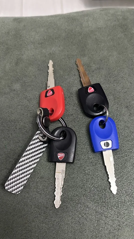 ❌OKAZION ❌🇮🇹SHITET MOTORR SPORTIV DUCATI 848 evo CARBON EDITION  🇮🇹9800milje  🇮🇹Pjes Carboni(Max Carbon) 🇮🇹Sistem frenash brembo 🇮🇹Marmita termignioni 🇮🇹Carbon Wings 🇮🇹