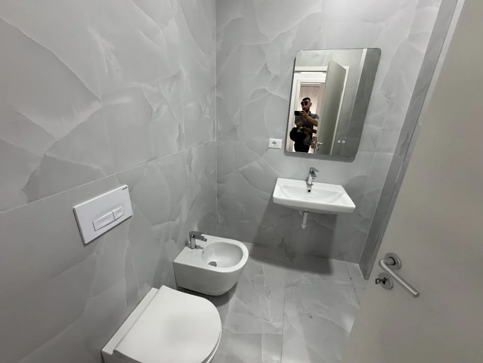 Tirane, jepet me qera apartament 2+1 Kati 5, 100 m² 550 € (Pasho hysa)