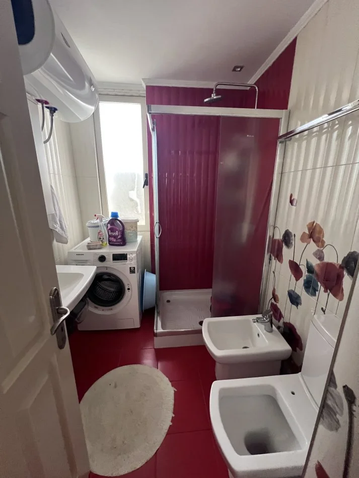 Tirane, jepet me qera apartament 2+1+Aneks+Ballkon Kati 3, 93 m² 550 € (Rruga Irfan Tomini)