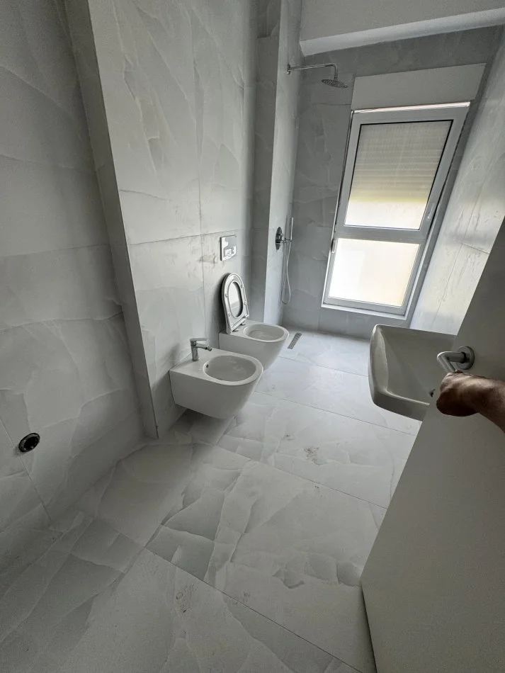 Tirane, jepet me qera apartament 1+1 Kati 5, 65 m² 400 € (Pasho hysa)