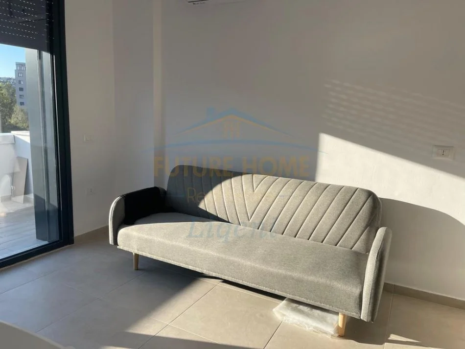 Tirane, jepet me qera apartament 1+1+Ballkon Kati 3, 54 m² 600 € (Met Invest)