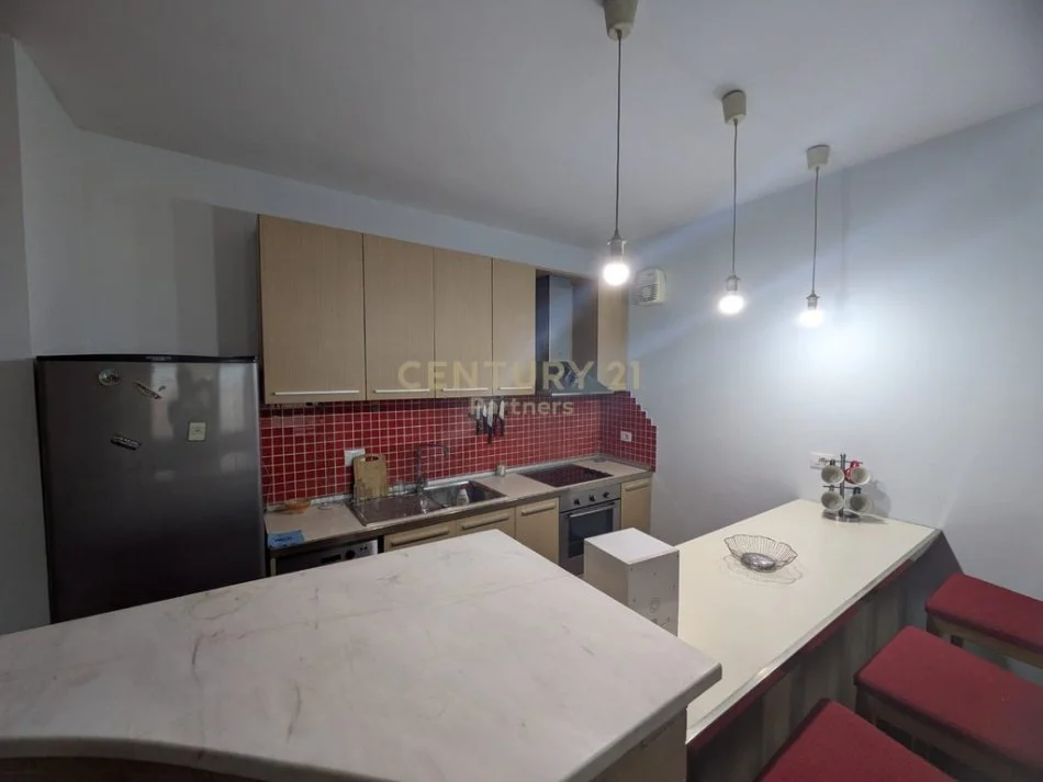 Tirane, jepet me qera apartament 2+1+Aneks+Ballkon Kati 9, 120 m² 750 € 