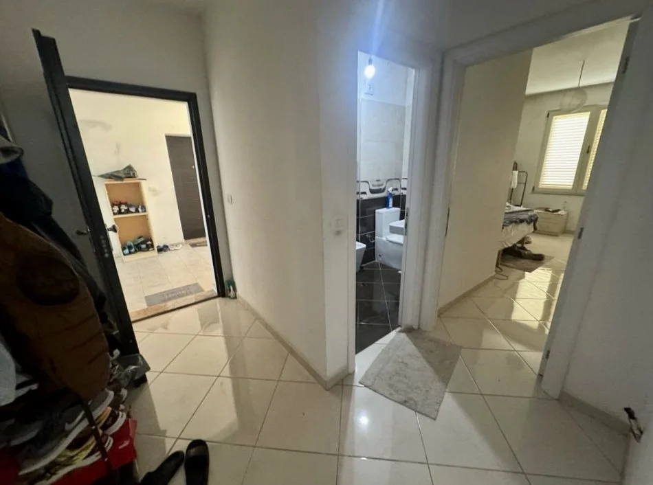 Tirane, shitet apartament 1+1+Ballkon Kati 3, 84 m² 110.000 € (Konferenca e Pezes)