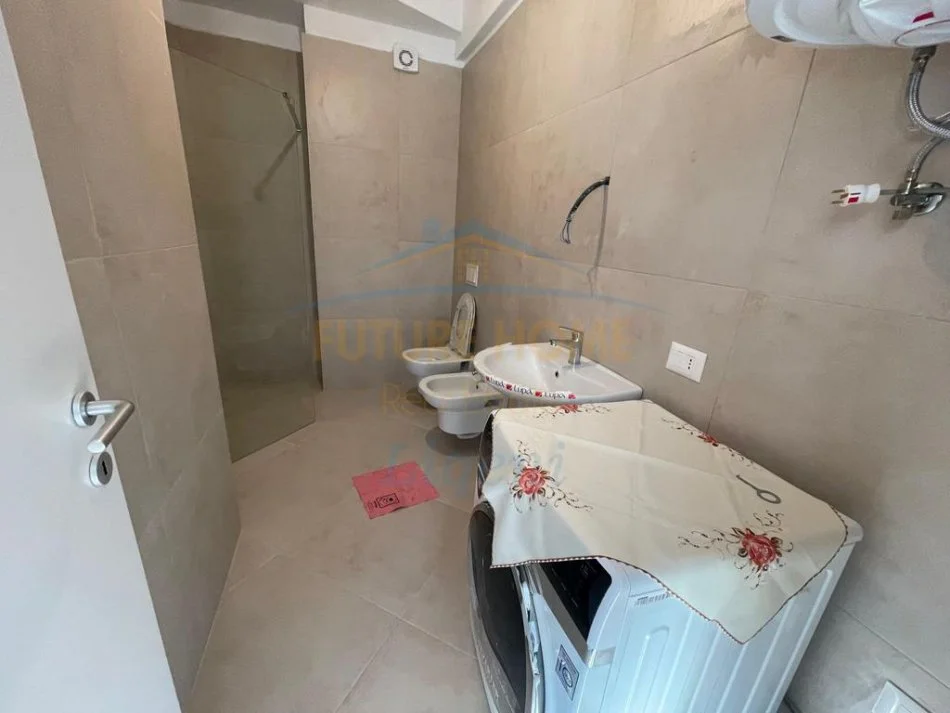Tirane, jepet me qera apartament 1+1+Ballkon Kati 3, 54 m² 600 € (Met Invest)