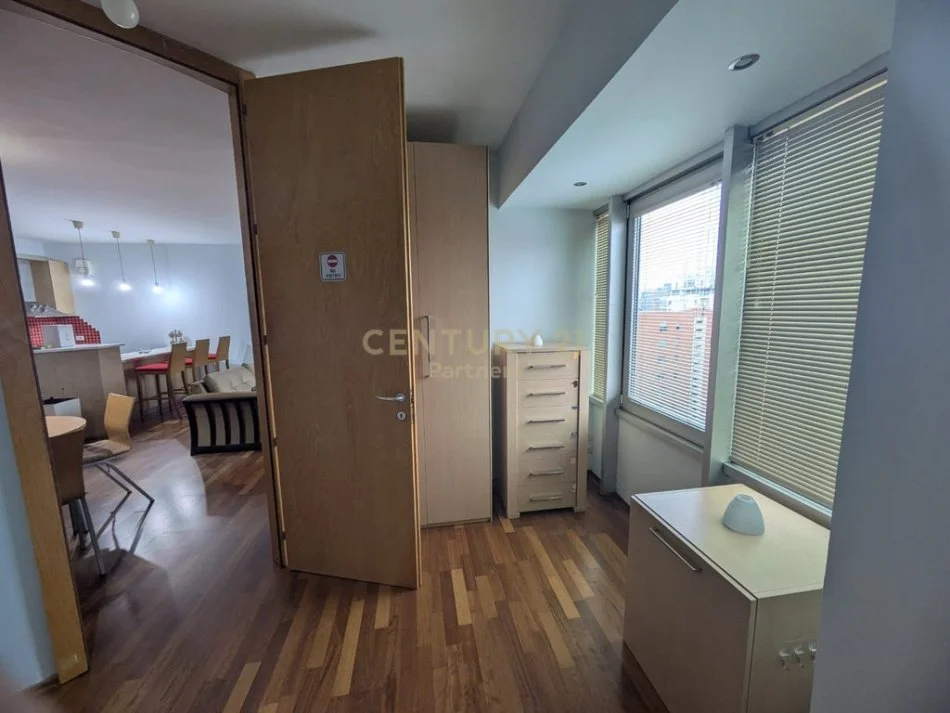 Tirane, jepet me qera apartament 2+1+Aneks+Ballkon Kati 9, 120 m² 750 € 