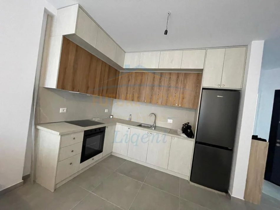 Durres, jepet me qera apartament 1+1+Ballkon Kati 1, 63 m² 600 € (Met invest)