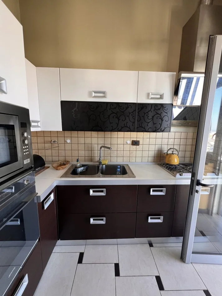 Tirane, jap me qera apartament 2+1+Aneks+Ballkon Kati 7, 110 m² 600 € (Rr rrapo hekali)