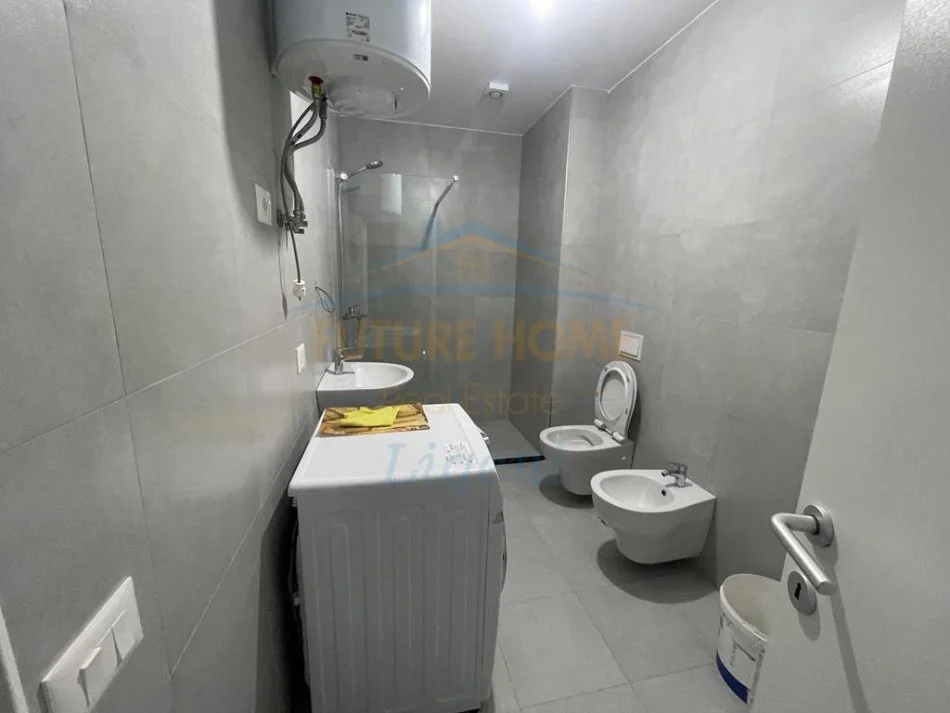 Durres, jepet me qera apartament 1+1+Ballkon Kati 1, 63 m² 600 € (Met invest)