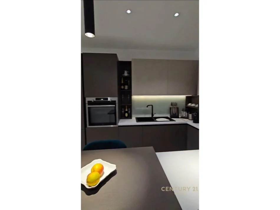 Tirane, jepet me qera apartament 2+1+Aneks+Ballkon Kati 4, 103 m² 700 € (Kompleksi Zirkon)