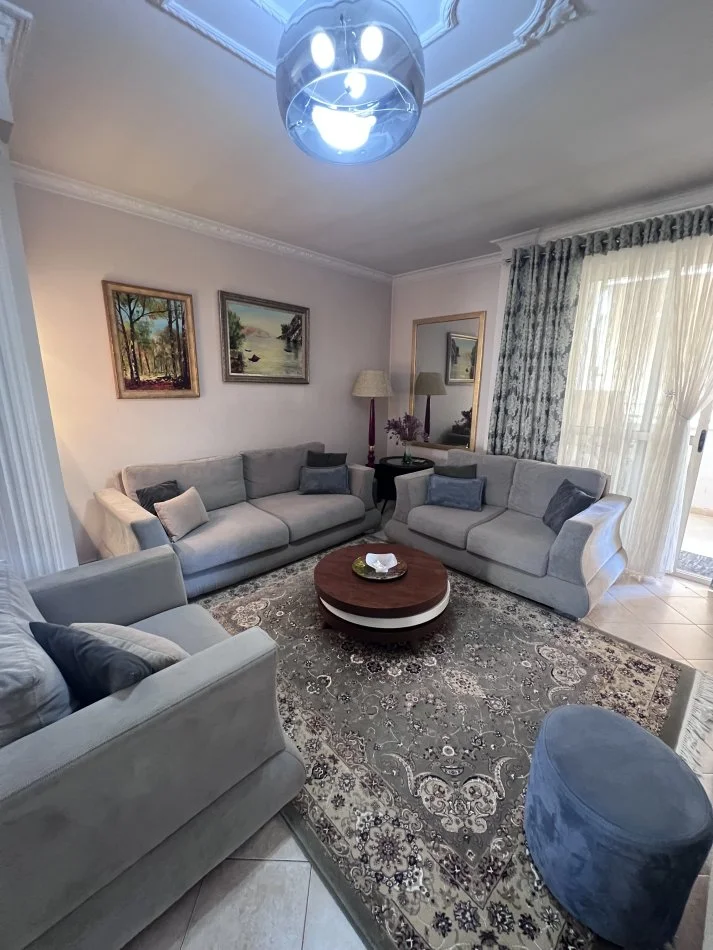 Tirane, jepet me qera apartament 2+1+Aneks+Ballkon Kati 3, 93 m² 550 € (Rruga Irfan Tomini)