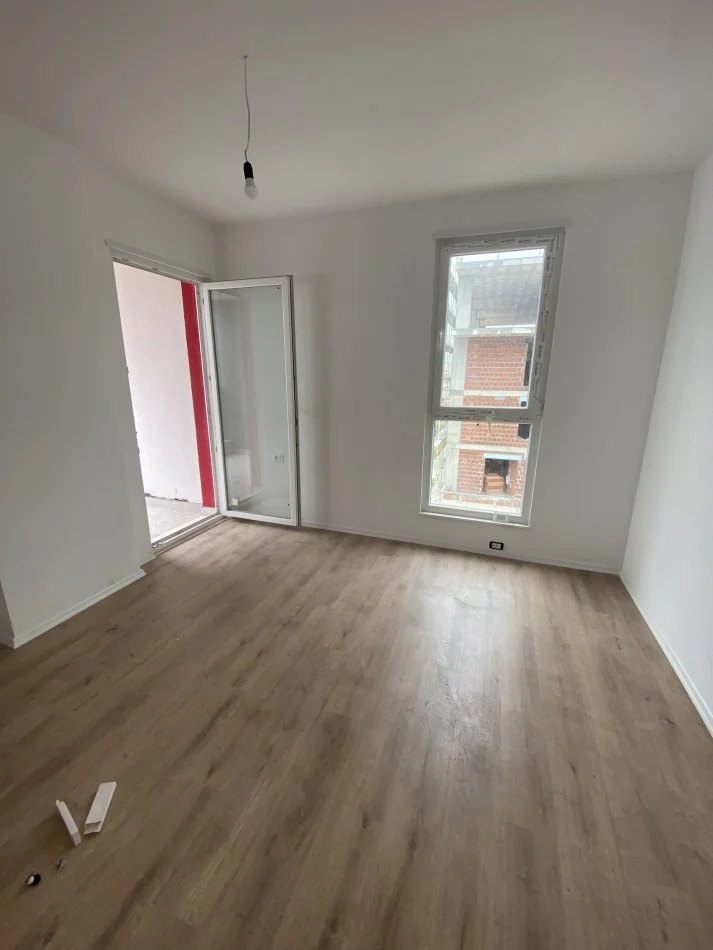 Tirane, shitet apartament 2+1 Kati 8, 93 m² 91.000 € (Gryka Kacanikut Univers City)