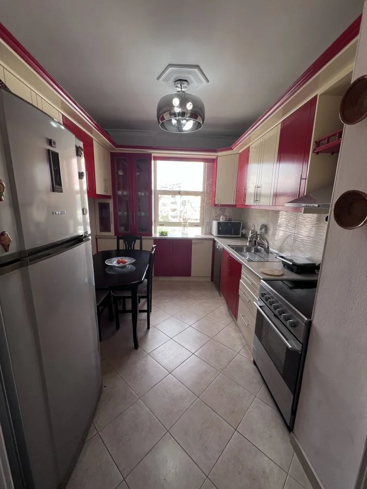 Tirane, jepet me qera apartament 2+1+Aneks+Ballkon Kati 3, 93 m² 550 € (Rruga Irfan Tomini)