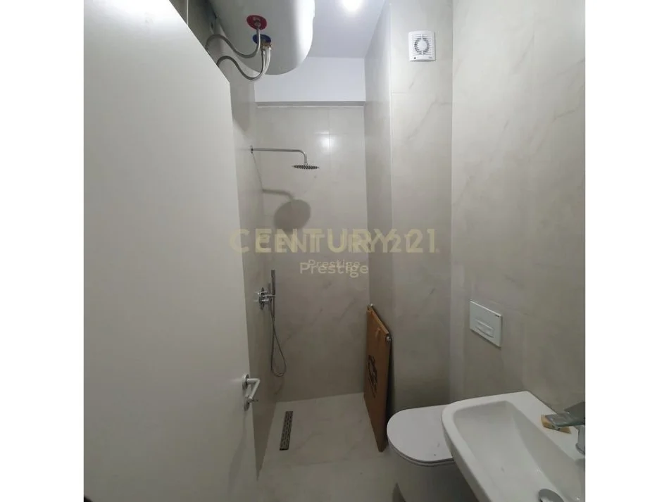 Tirane, jepet me qera apartament 1+1 Kati 2, 50 m² 450 € (Mangalem 21)