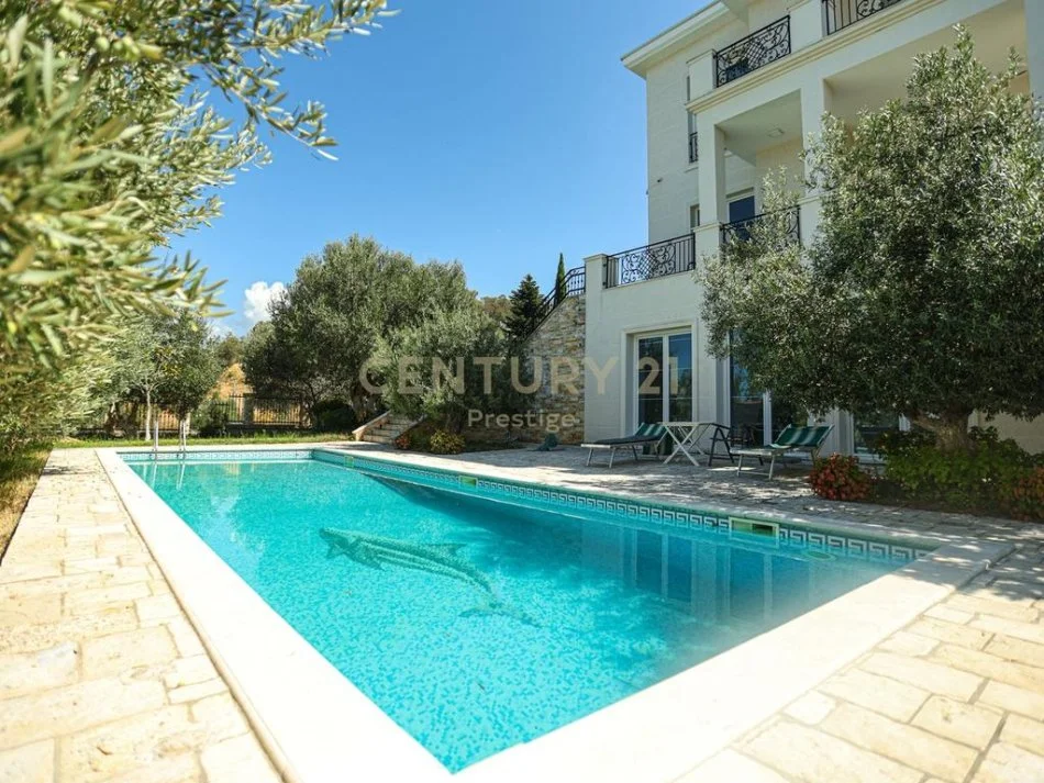 Tirane, jepet me qera Vile 3 Katshe Kati 3, 774 m² 4.250 € (Liqeni i thate)