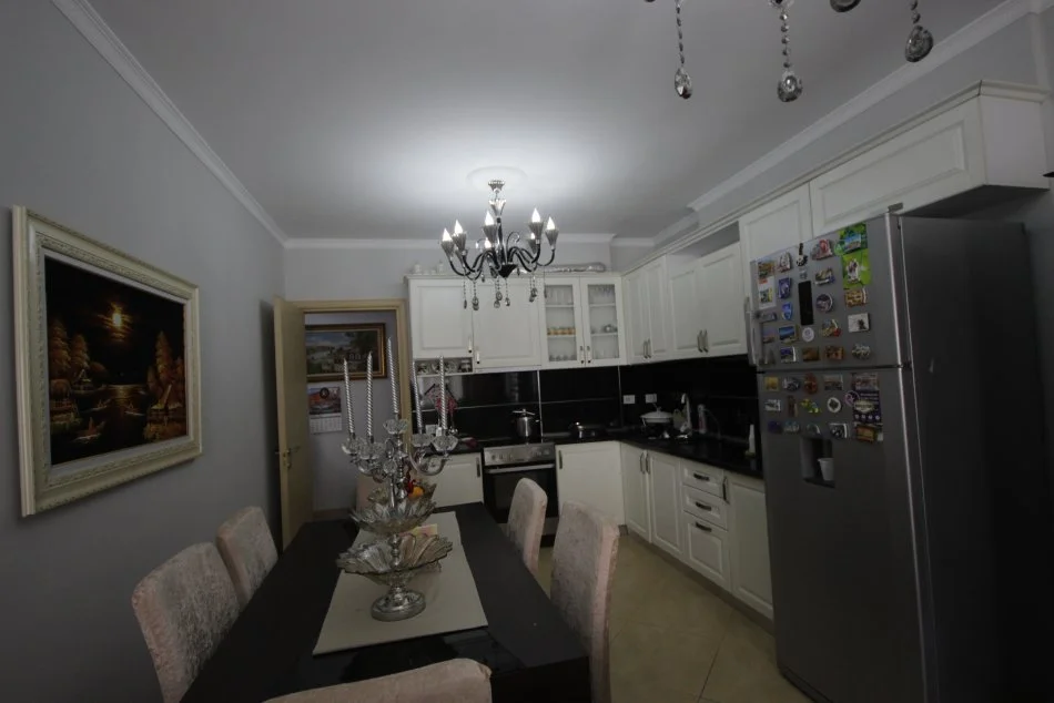 Tirane, shitet apartament 3+1+Ballkon Kati 7, 141 m² 180.000 € (Rruga Teodor Keko)