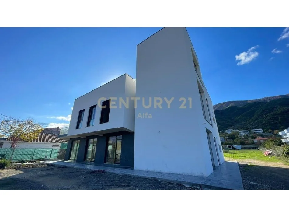 Tirane, jap me qera ambjent biznesi Kati 1, 3.600 m² 3.000 € (Berzhite)