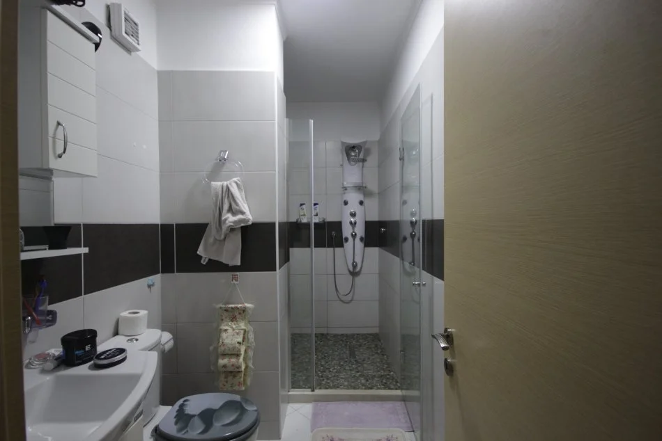Tirane, shitet apartament 3+1+Ballkon Kati 7, 141 m² 180.000 € (Rruga Teodor Keko)