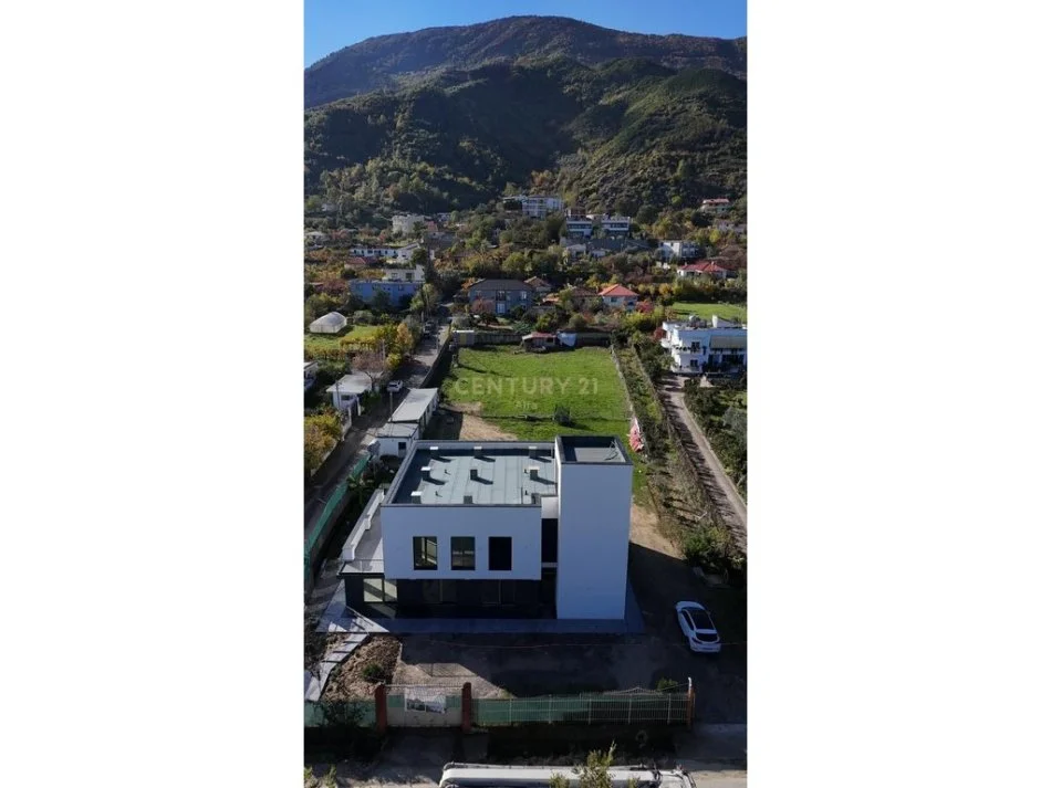 Tirane, jap me qera ambjent biznesi Kati 1, 3.600 m² 3.000 € (Berzhite)